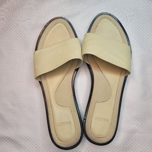 Bally Cream and Black Women's Slippers